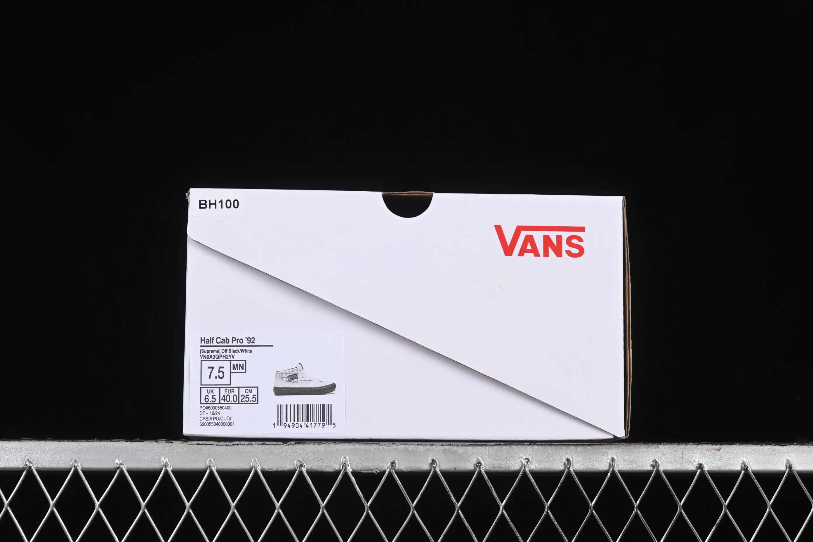 All categories Vans Vans series Vans Mid Vans China Vans Half Cab Pro 92 Vans official retro casual simple versatile skateboard shoes VN0A3QPH2YV
